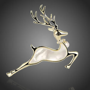 brošňa jeleň s bielou perlou