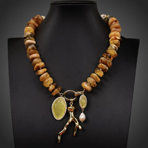 Náhrdelník žltý jantár s riečnou perlou