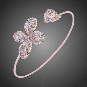 náramok luxusnej bižutérie s kvetom