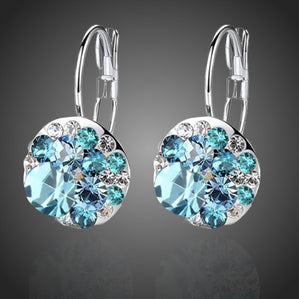 náušnice s modrými kruštáľmi visiace