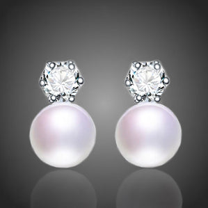 Náušnice s bielymu riečnymi perlami Timea